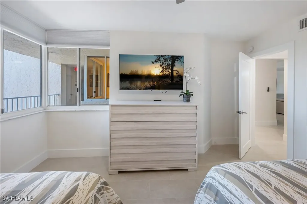 11118 Gulfshore Naples FL 34108