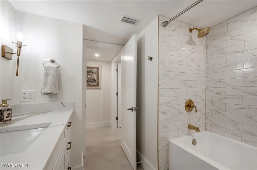 11118 Gulfshore Naples FL 34108