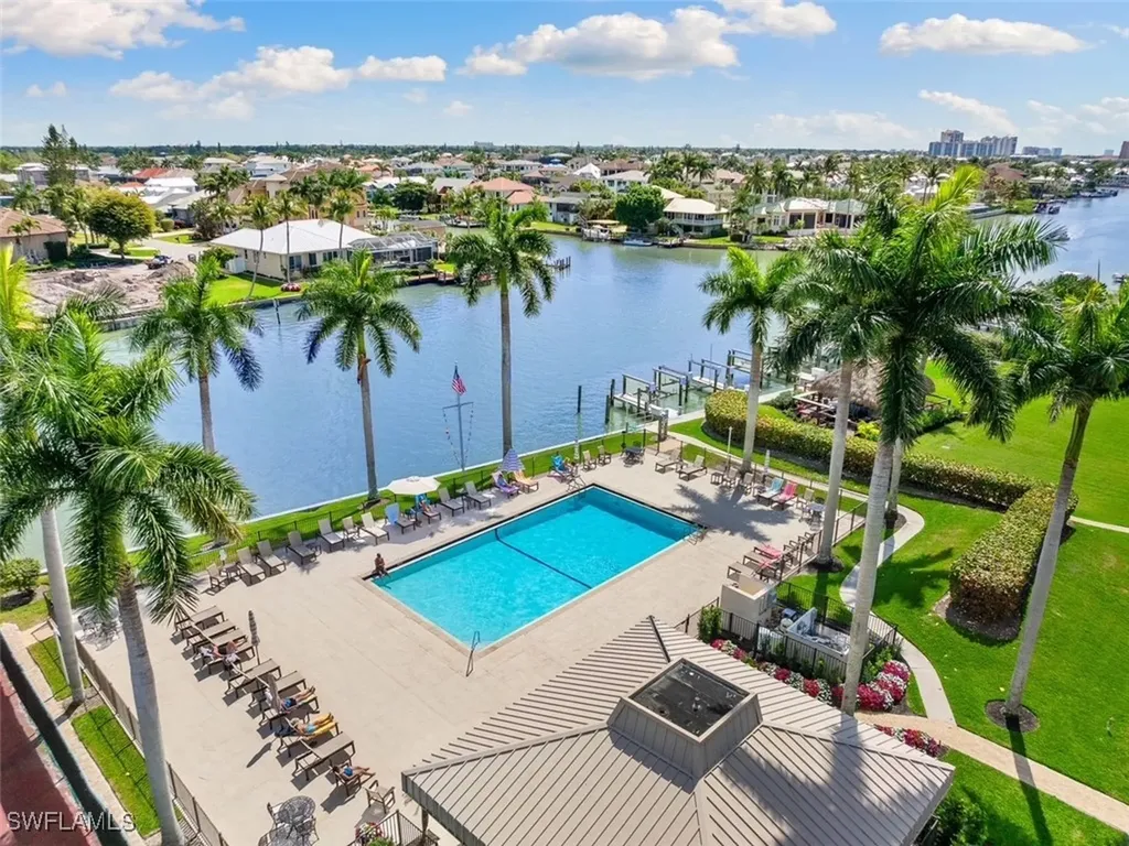 11118 Gulfshore Naples FL 34108