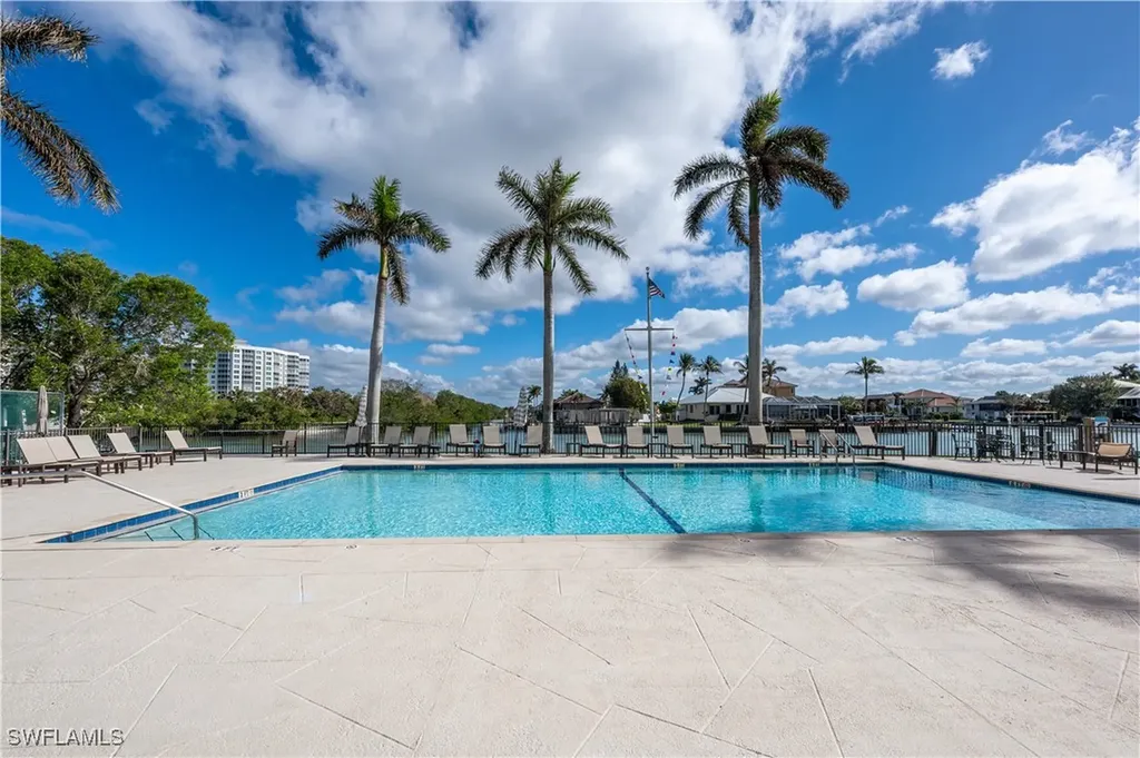 11118 Gulfshore Naples FL 34108