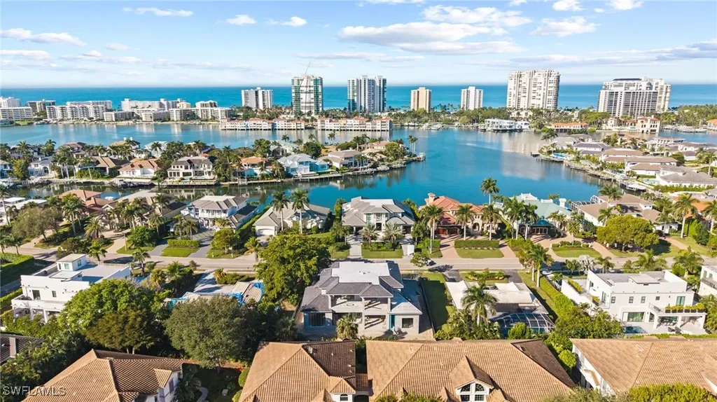 3840 Crayton Road Naples FL 34103