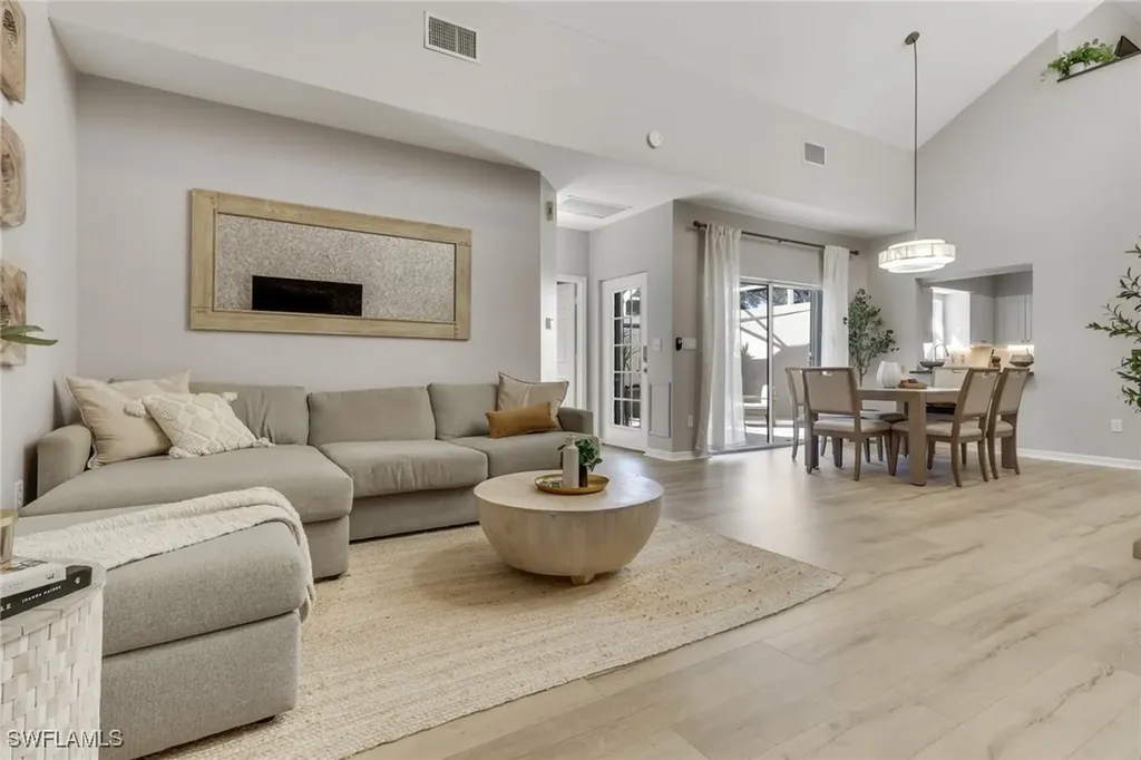 4536 Court Way Naples FL 34109