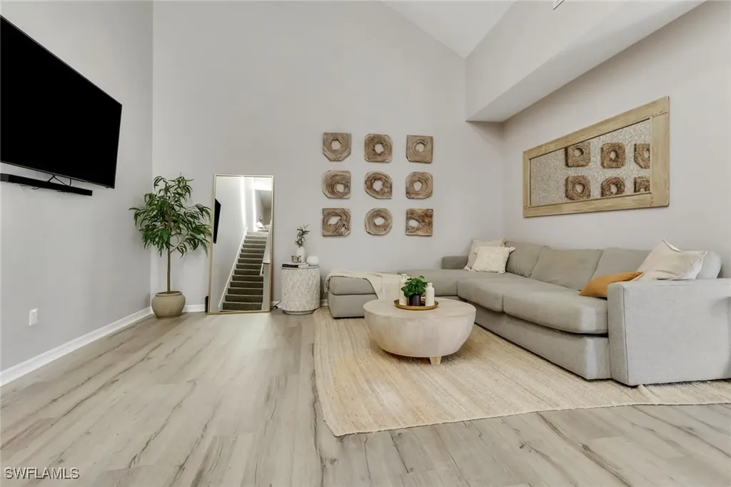 4536 Court Way Naples FL 34109
