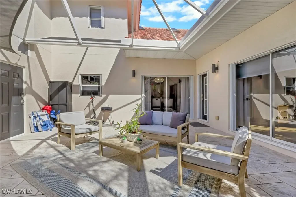 4536 Court Way Naples FL 34109