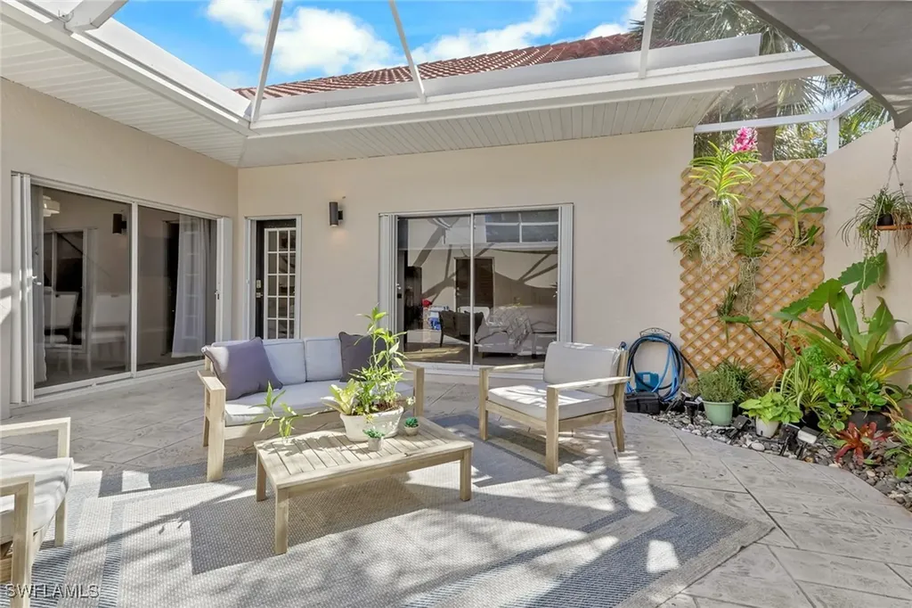 4536 Court Way Naples FL 34109