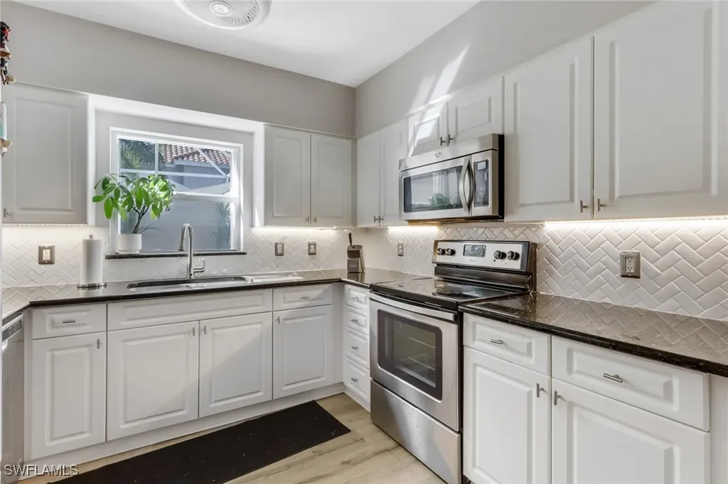 4536 Court Way Naples FL 34109