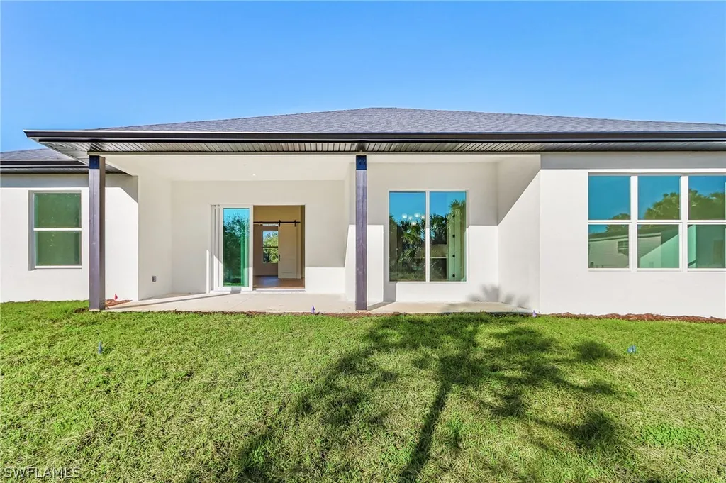 4446 8th Street NE Naples FL 34120