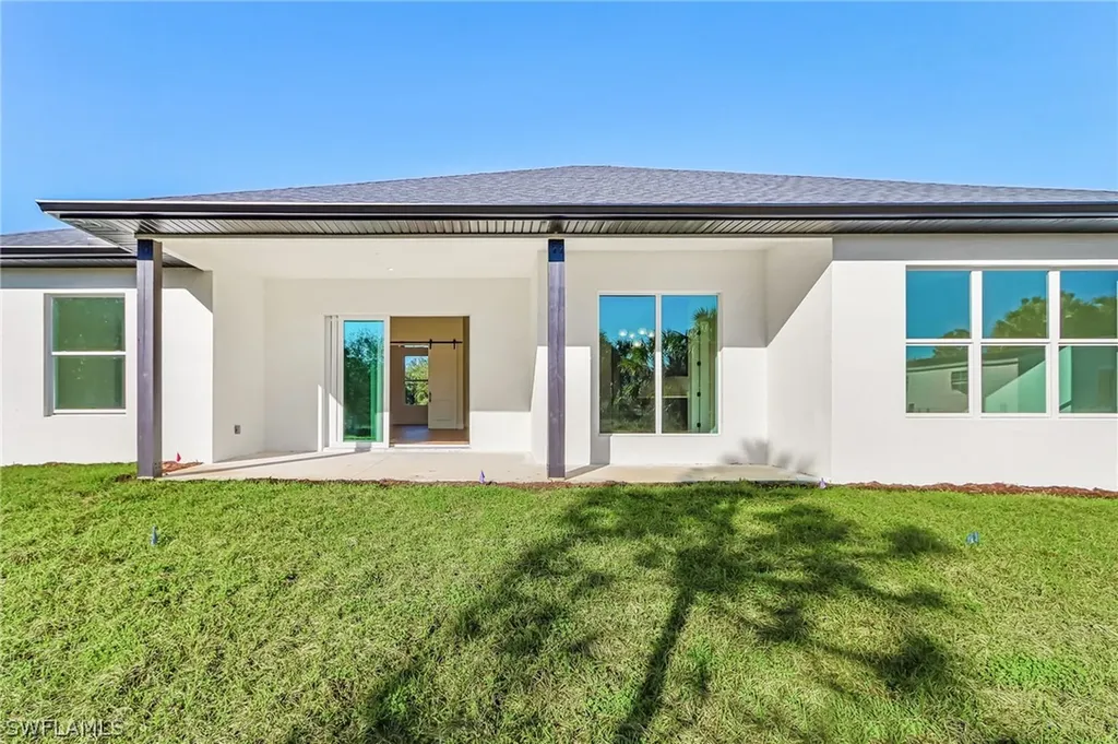 4446 8th Street NE Naples FL 34120