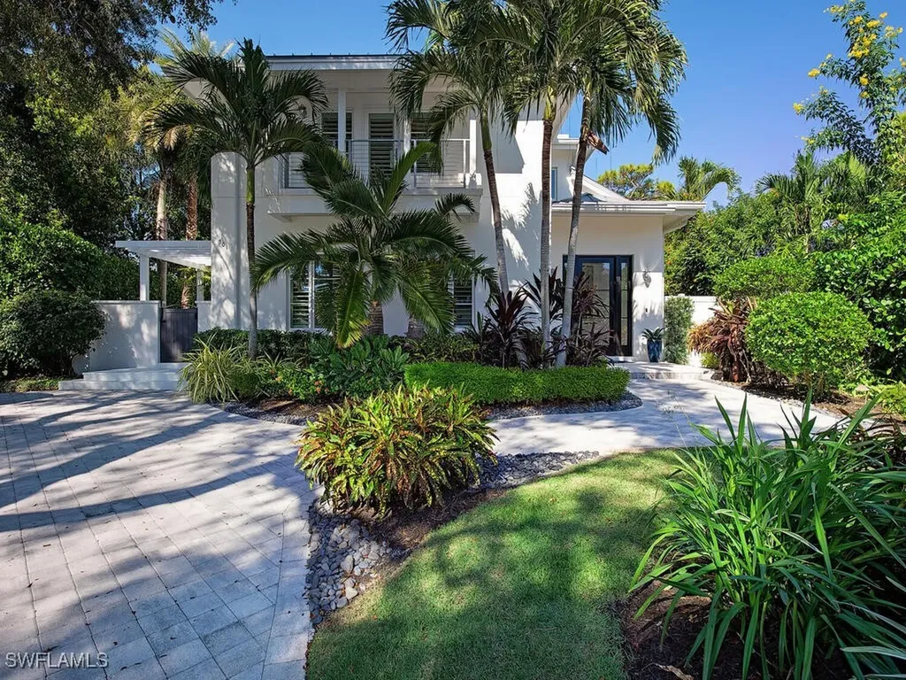 501 2nd Avenue N Naples FL 34102