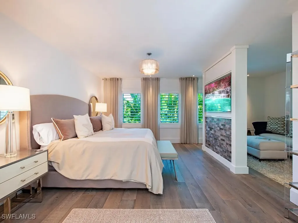 501 2nd Avenue N Naples FL 34102