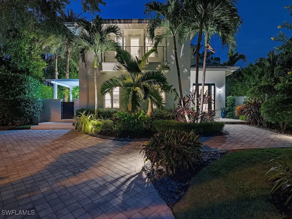 501 2nd Avenue N Naples FL 34102