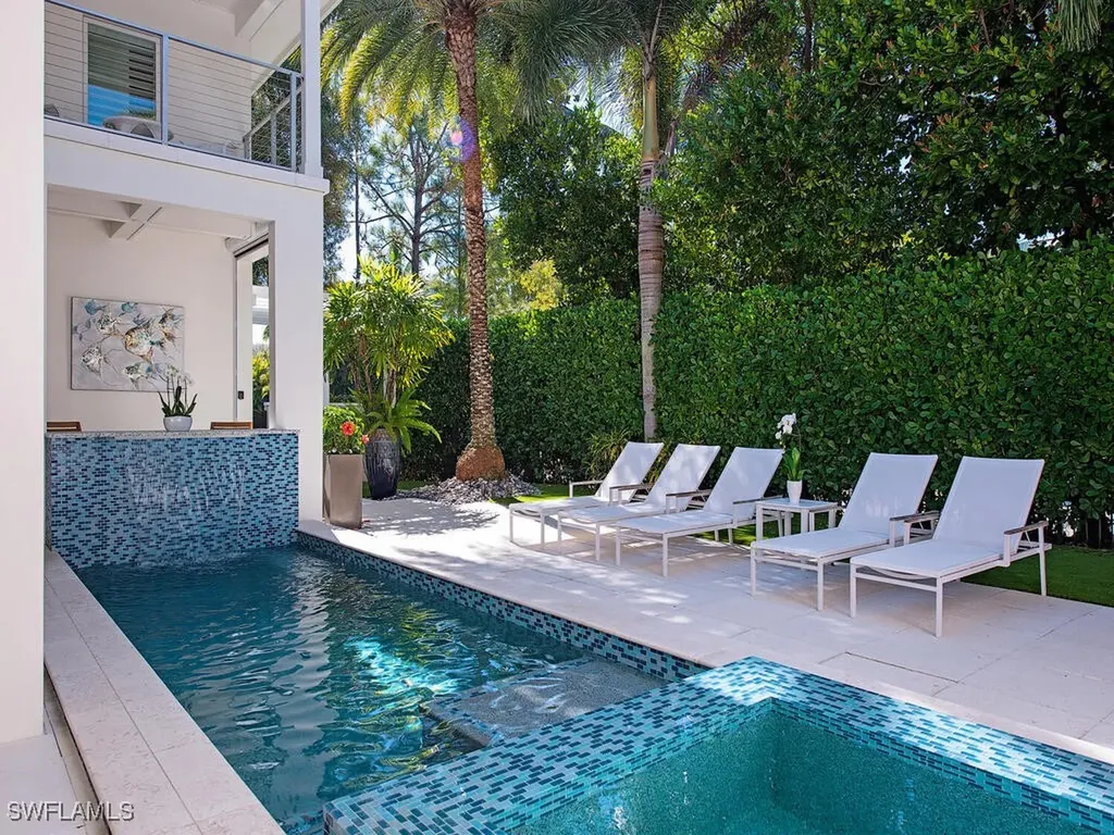 501 2nd Avenue N Naples FL 34102