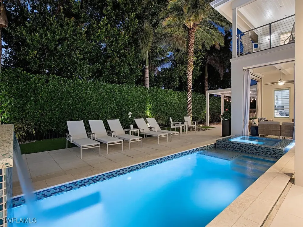 501 2nd Avenue N Naples FL 34102