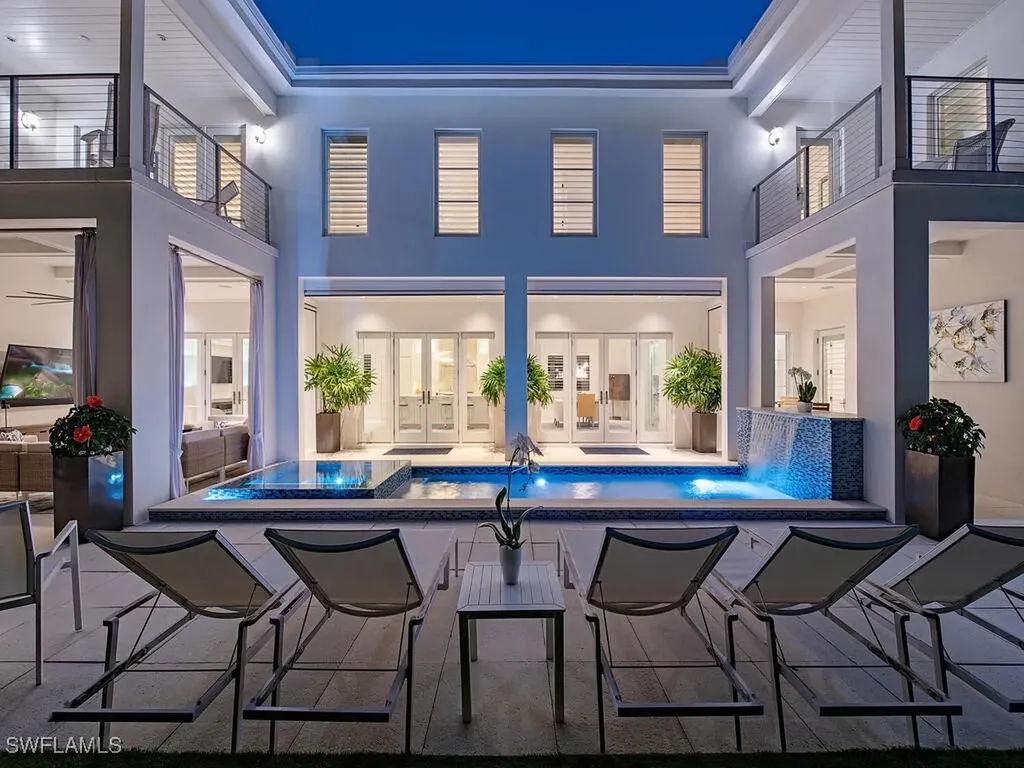 501 2nd Avenue N Naples FL 34102