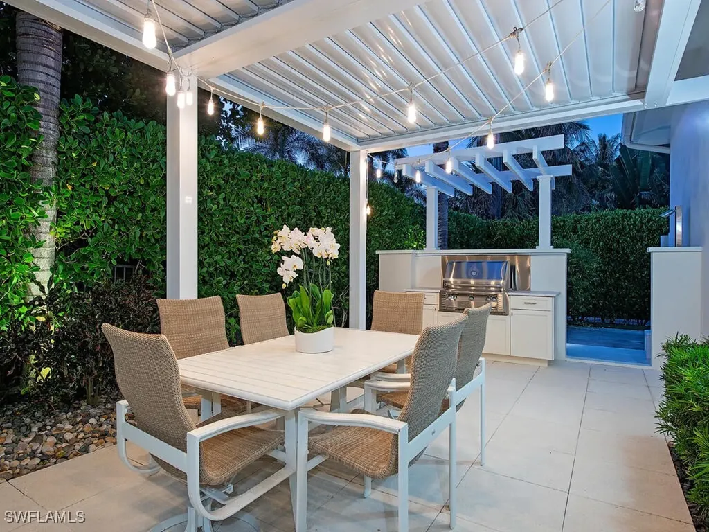 501 2nd Avenue N Naples FL 34102