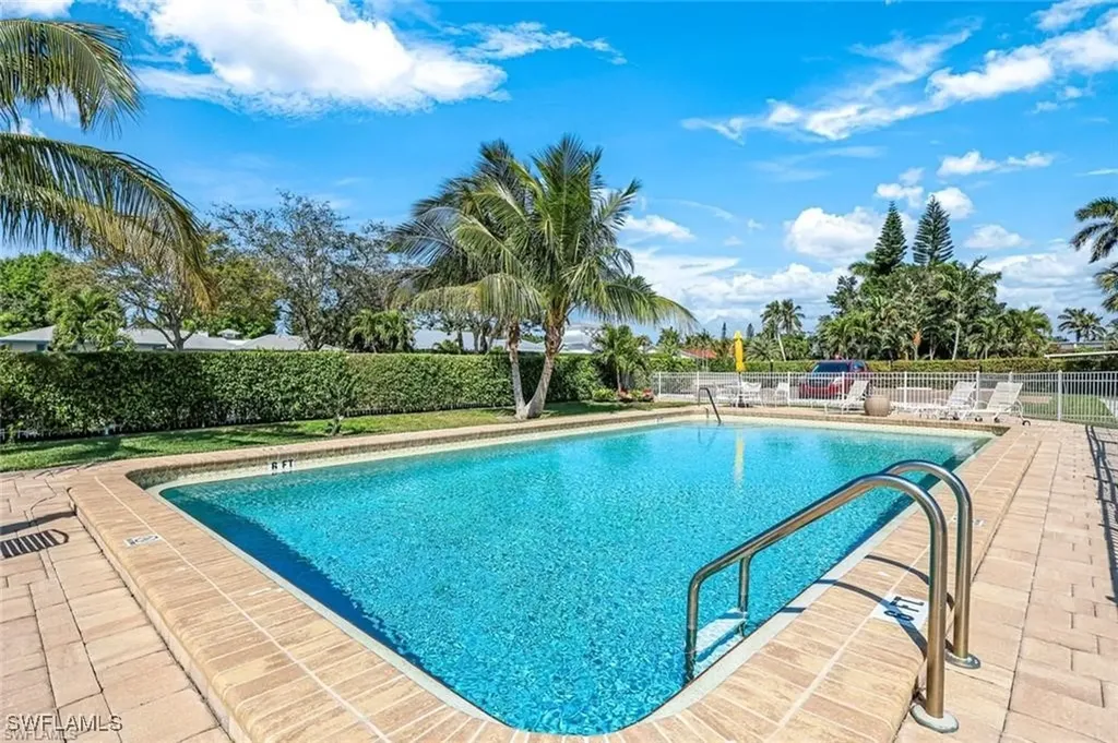 2000 Alamanda Drive Naples FL 34102