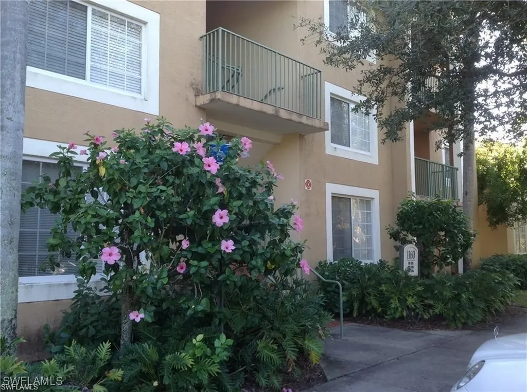 1160 Wildwood Lakes Boulevard Naples FL 34104