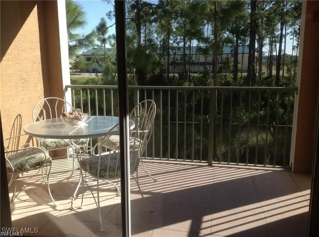 1160 Wildwood Lakes Boulevard Naples FL 34104
