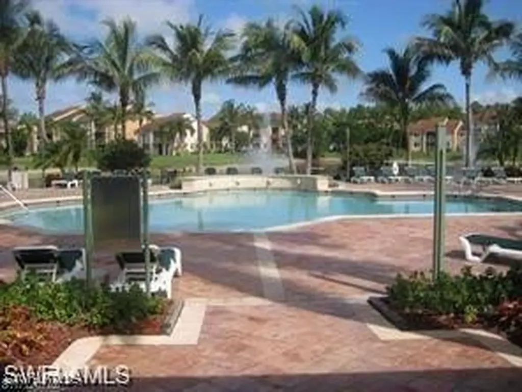 1160 Wildwood Lakes Boulevard Naples FL 34104