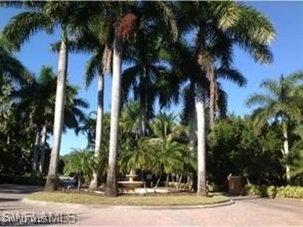 1160 Wildwood Lakes Boulevard Naples FL 34104