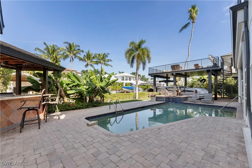 453 18th Avenue S Naples FL 34102