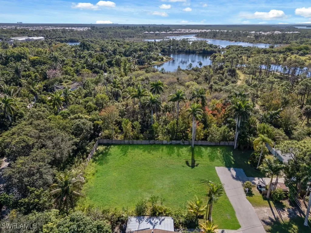 4975 Palmetto Court Naples FL 34112