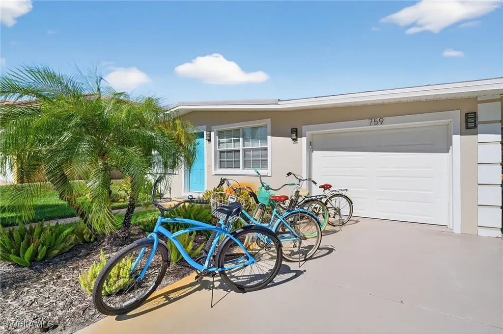 759 92nd Avenue N Naples FL 34108