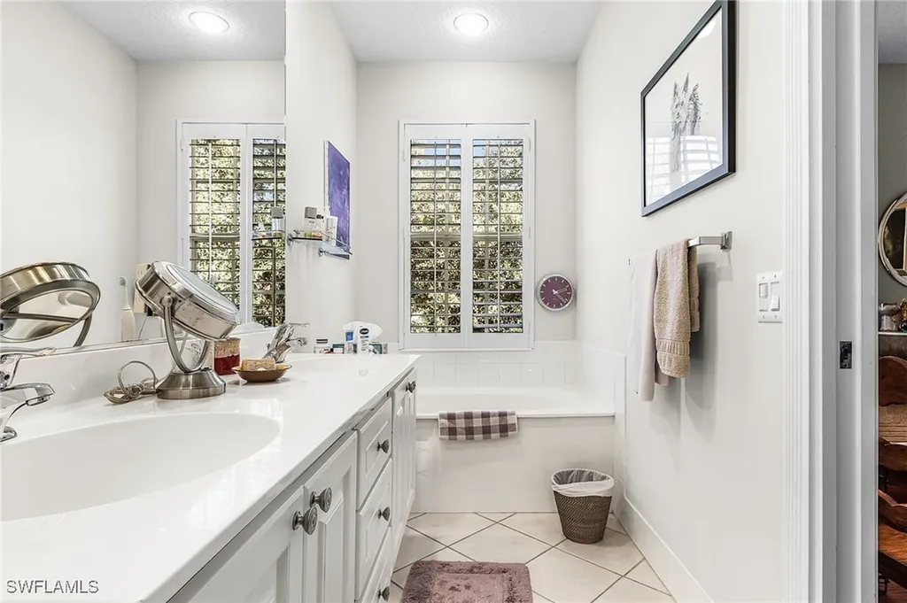 5733 Cove Circle Naples FL 34119