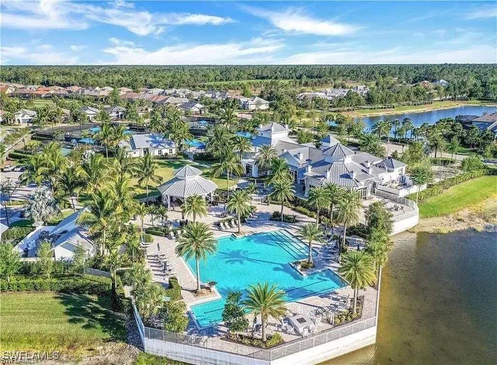 9418 Greyhawk Trail Naples FL 34120