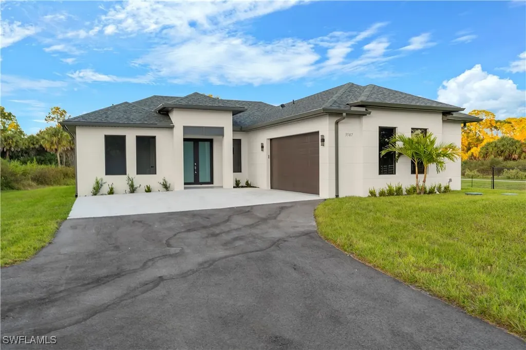 Naples FL, 3587 18TH Avenue SE