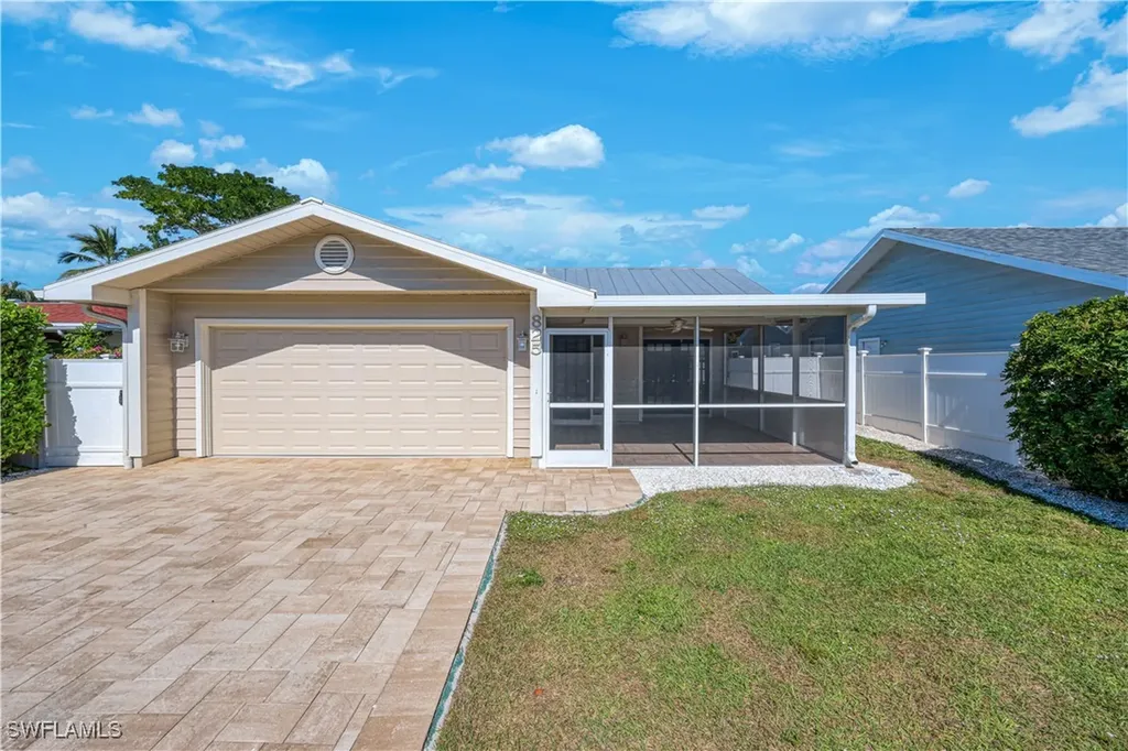 Naples FL, 825 93RD Avenue N