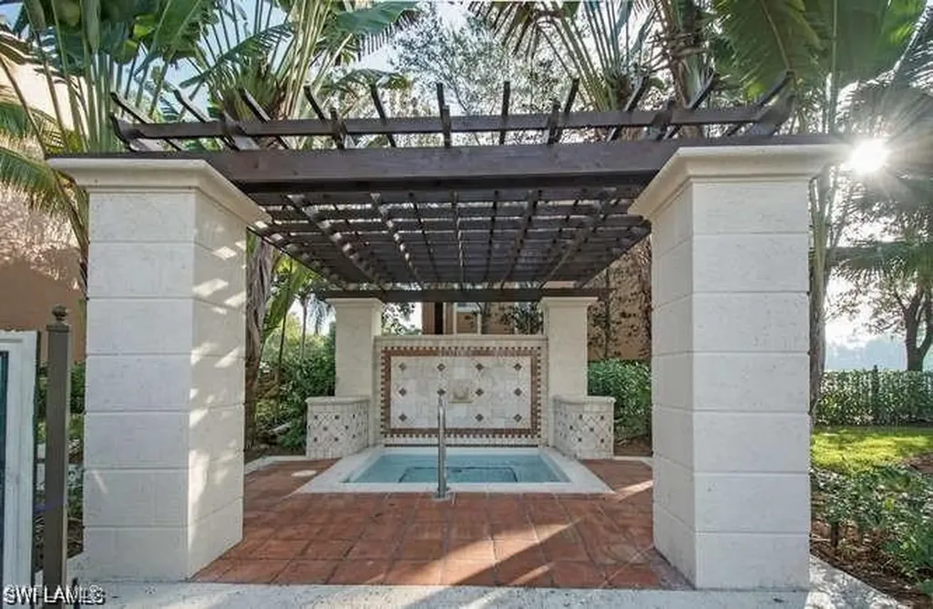 1115 Reserve Court Naples FL 34105