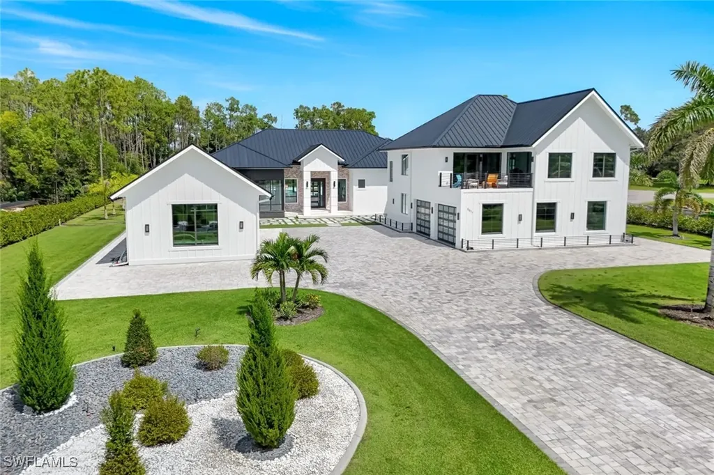 Naples FL, 6677 Hunters Road