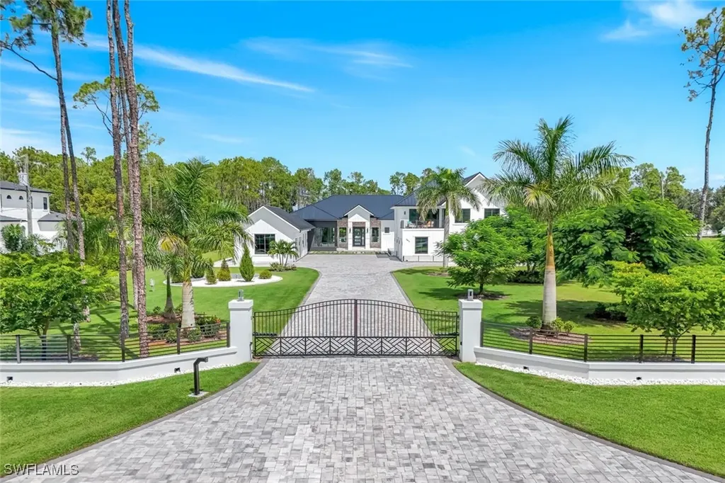 6677 Hunters Road Naples FL 34109