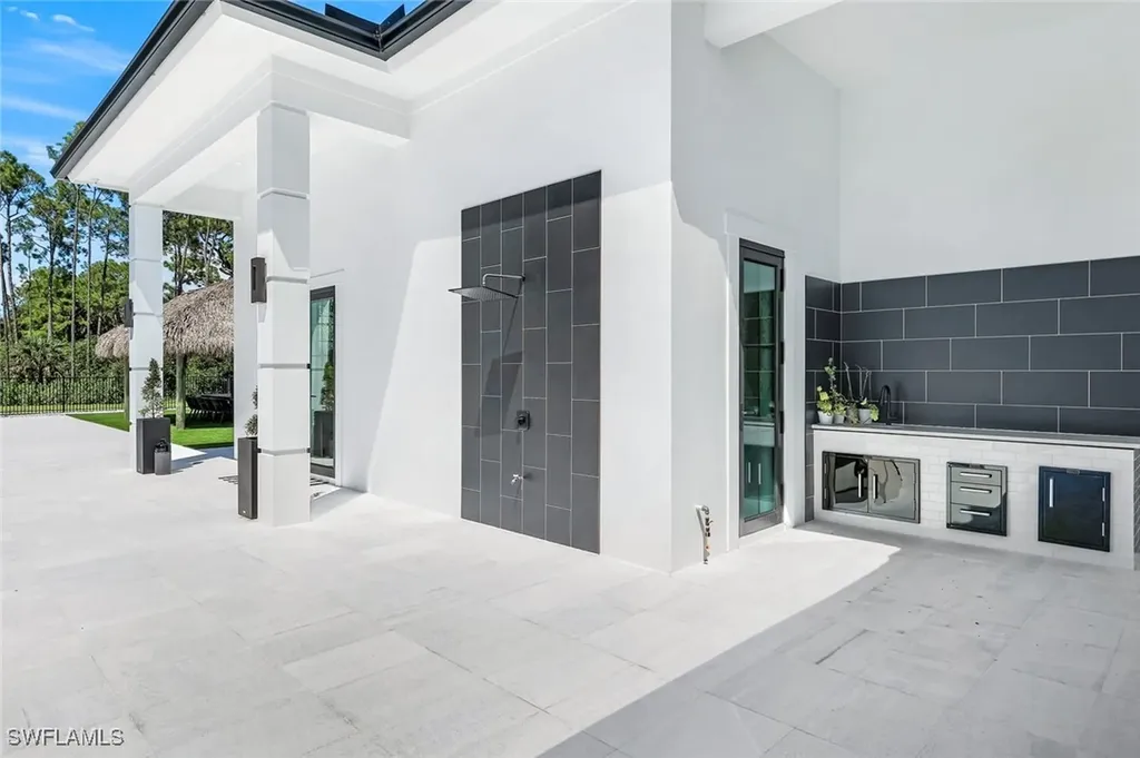 6677 Hunters Road Naples FL 34109