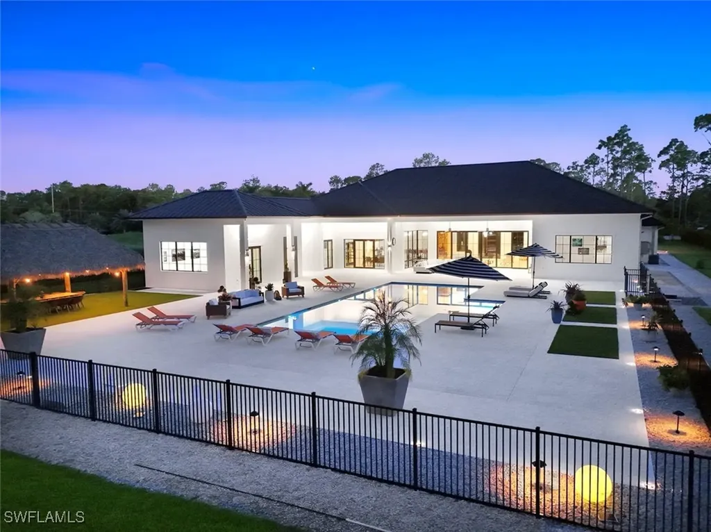 6677 Hunters Road Naples FL 34109