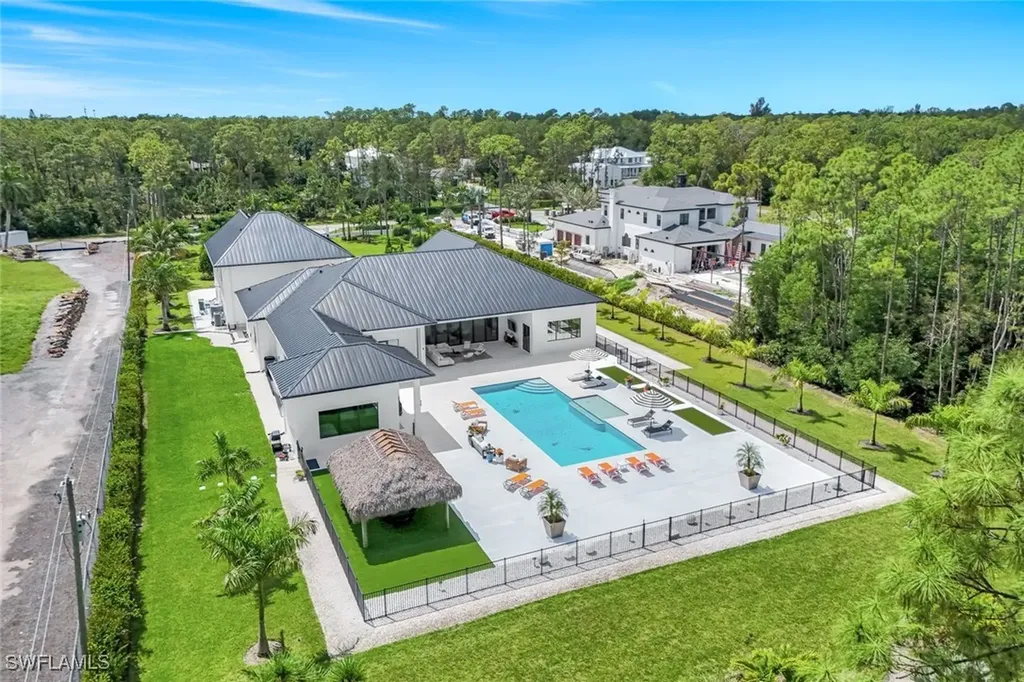 6677 Hunters Road Naples FL 34109