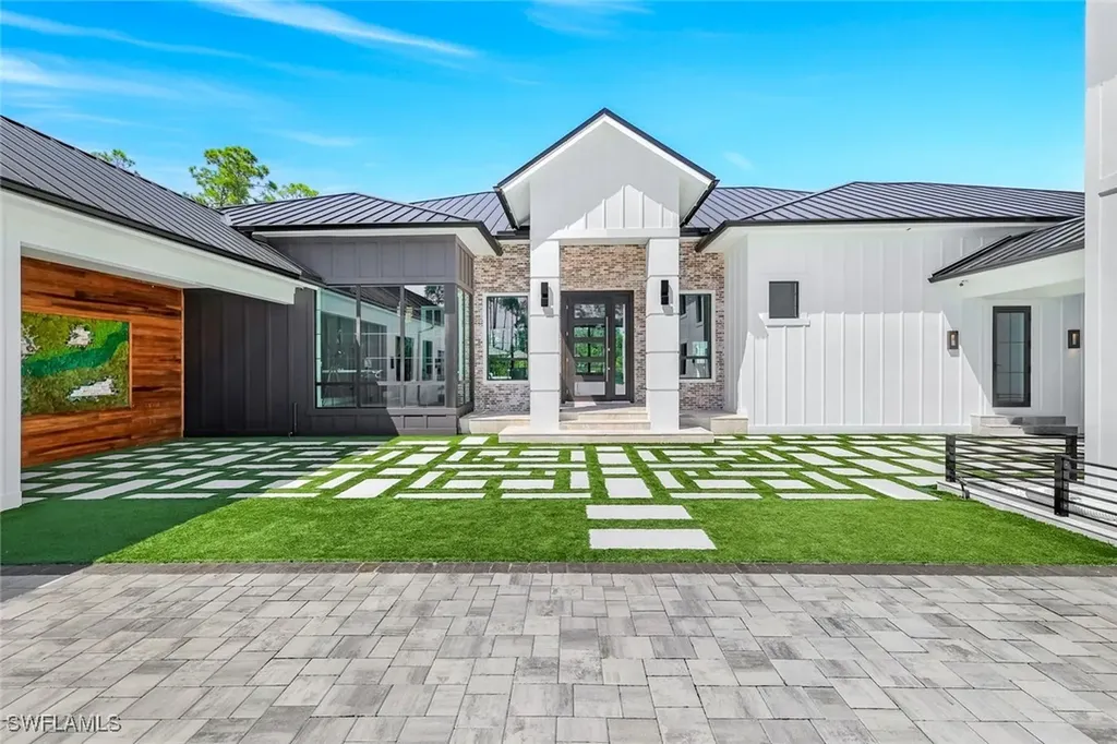 6677 Hunters Road Naples FL 34109