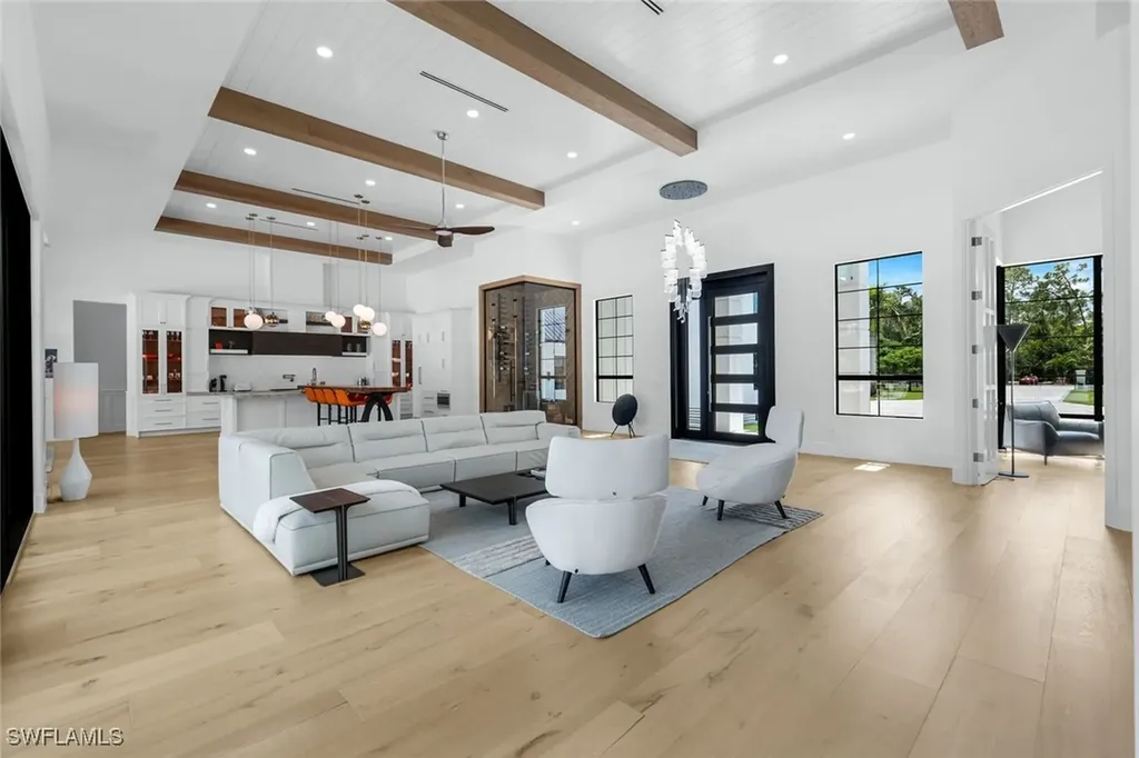 6677 Hunters Road Naples FL 34109