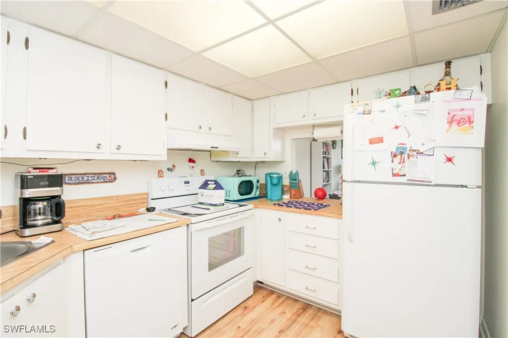 41 High Point Circle S Naples FL 34103