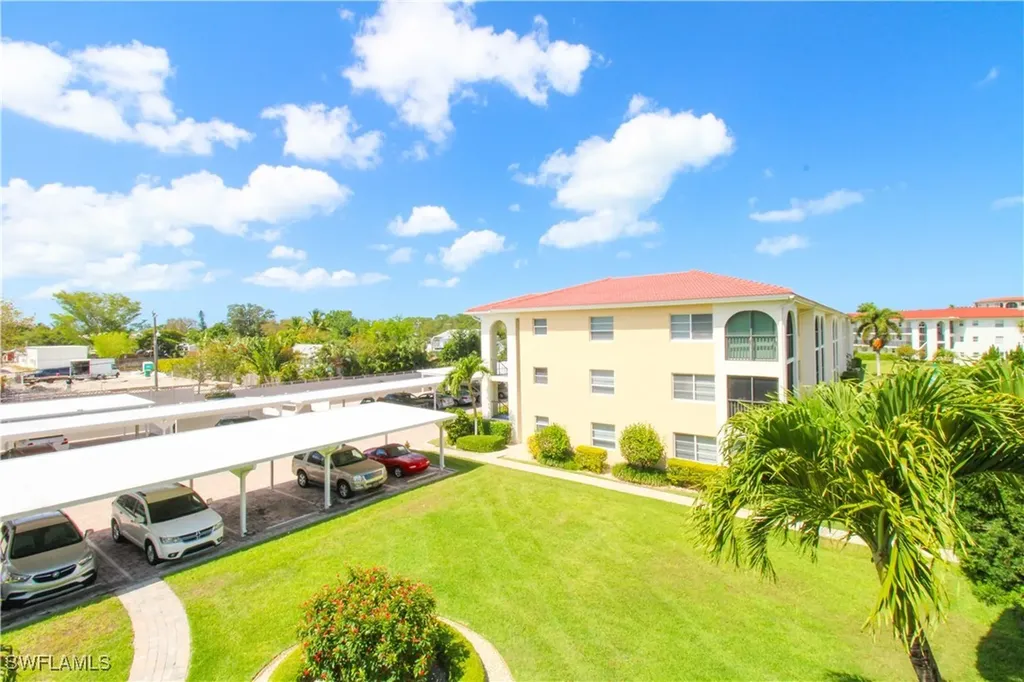 41 High Point Circle S Naples FL 34103