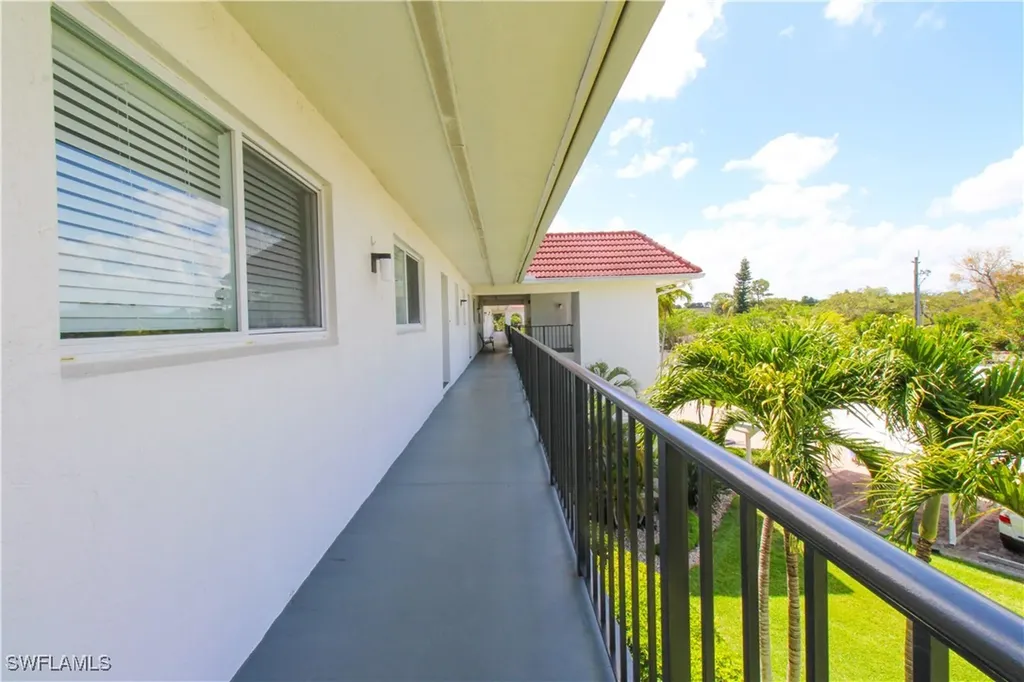 41 High Point Circle S Naples FL 34103