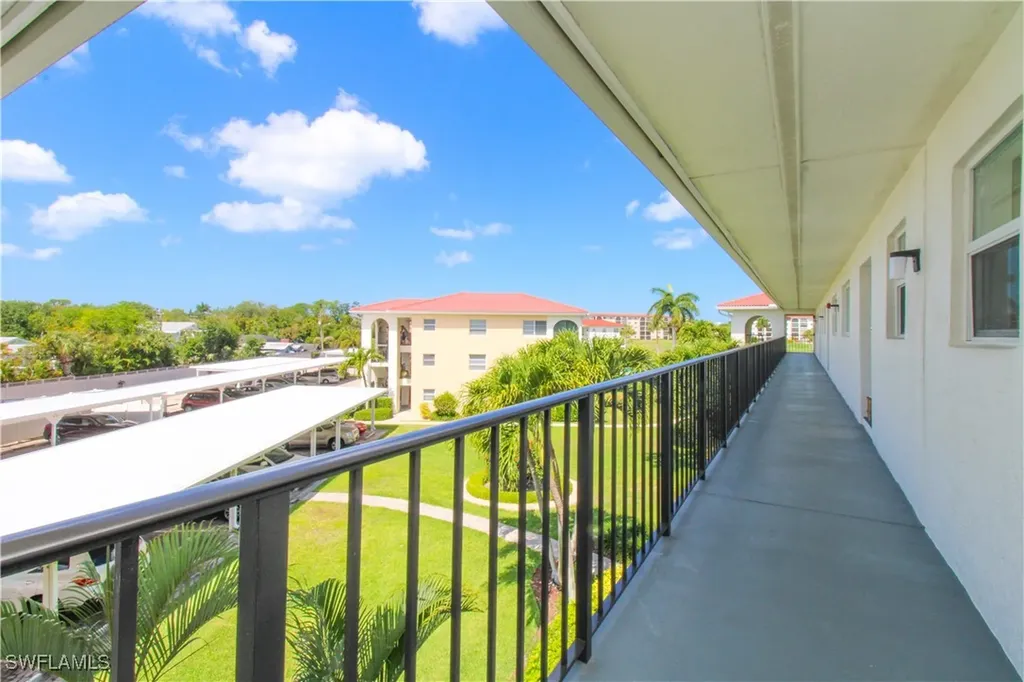 41 High Point Circle S Naples FL 34103