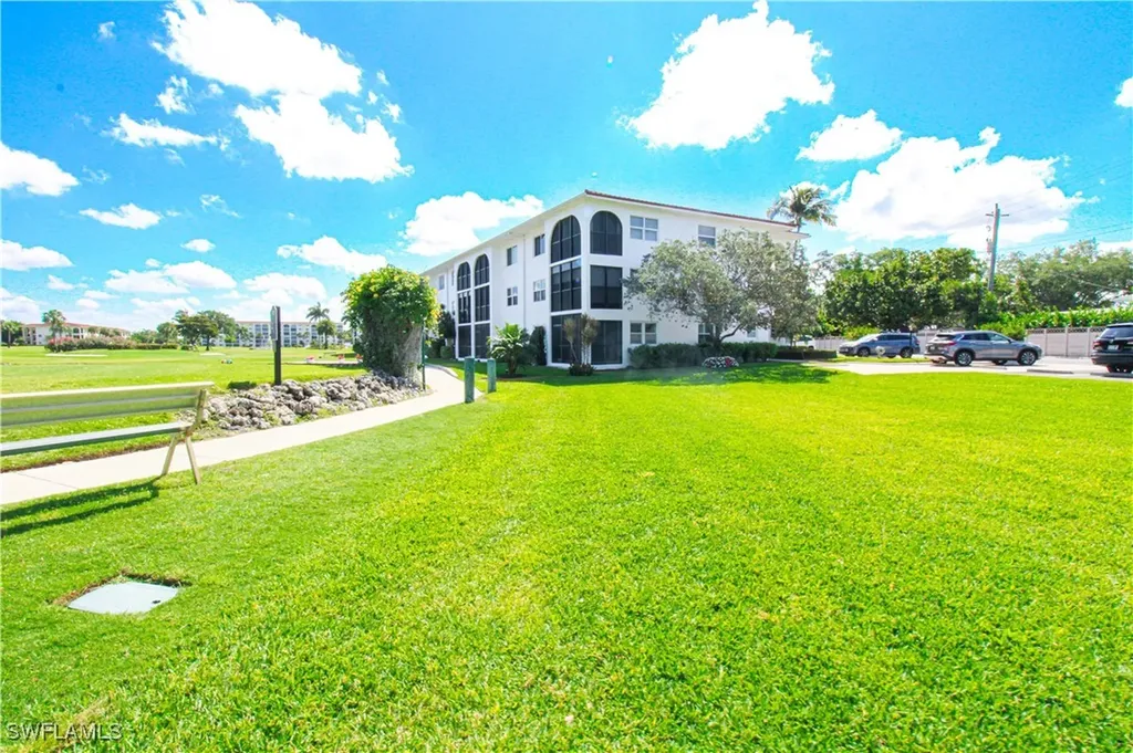 41 High Point Circle S Naples FL 34103