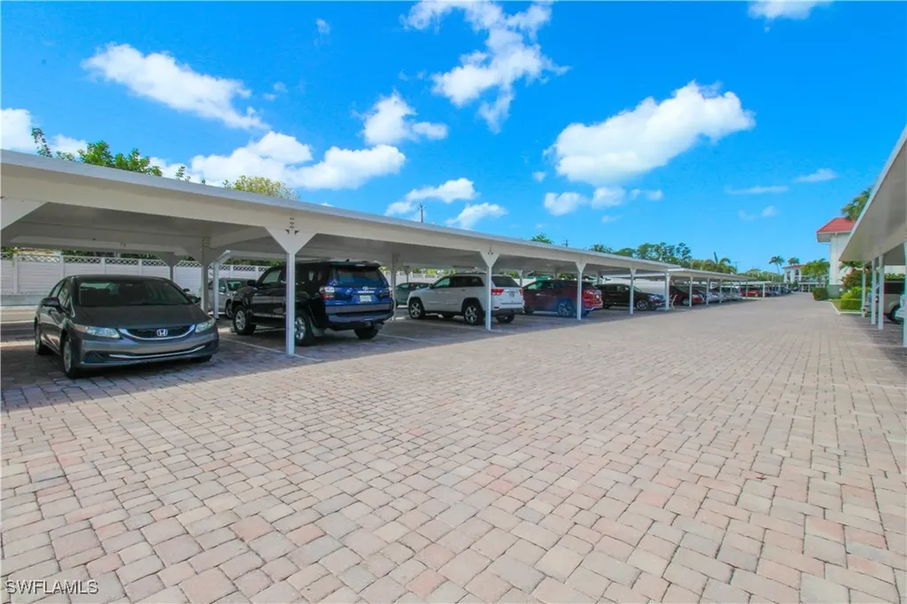 41 High Point Circle S Naples FL 34103