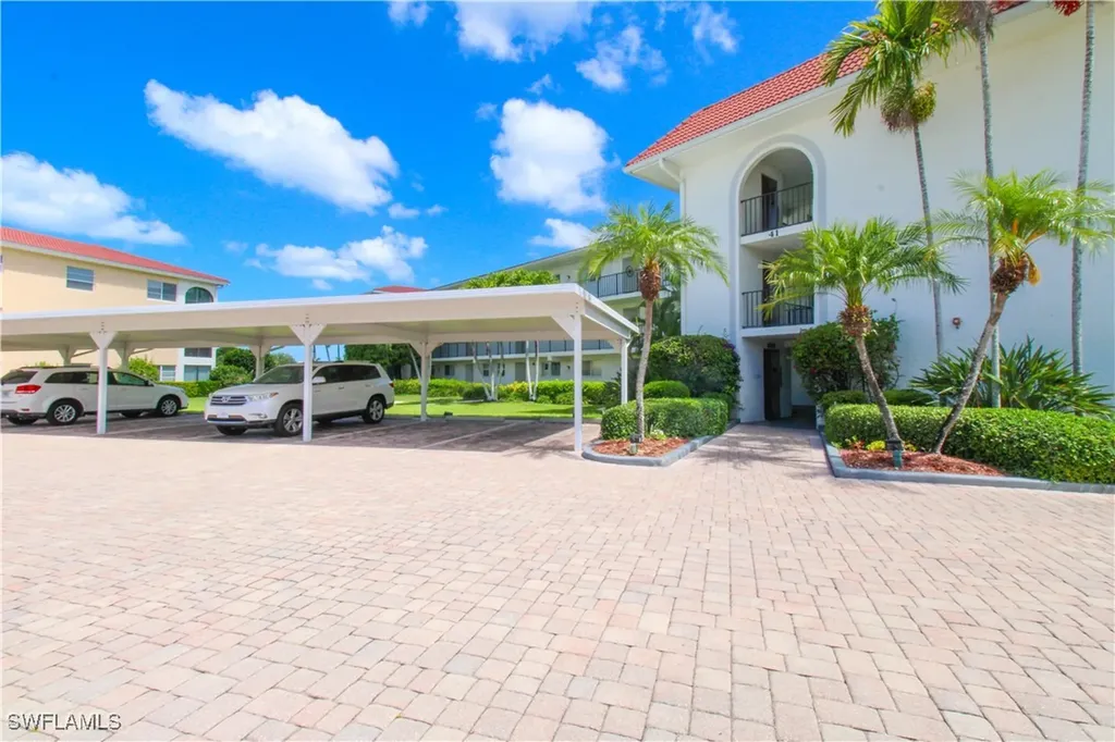 41 High Point Circle S Naples FL 34103