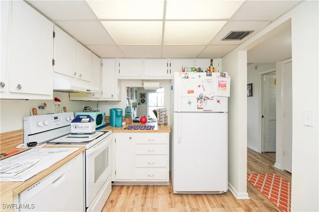 41 High Point Circle S Naples FL 34103