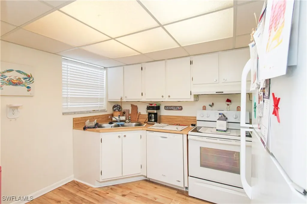 41 High Point Circle S Naples FL 34103