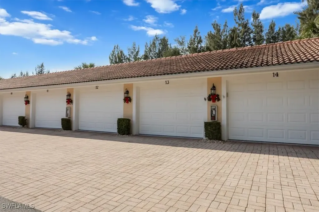 2400 Bayou Lane Naples FL 34112