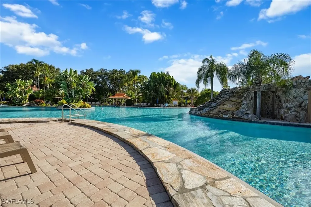 2400 Bayou Lane Naples FL 34112